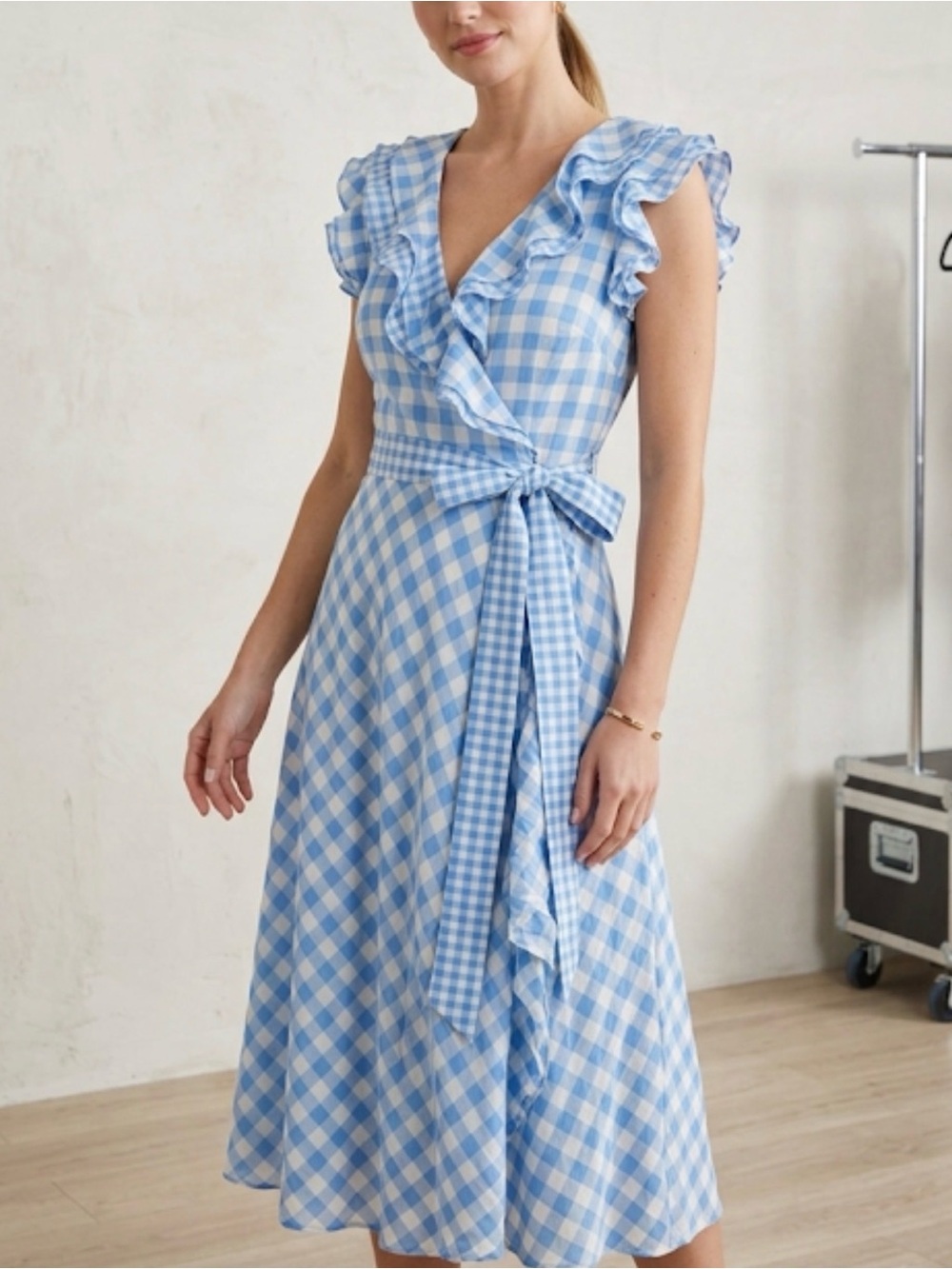 TAHARI Women dress, Size 6 casual wear.